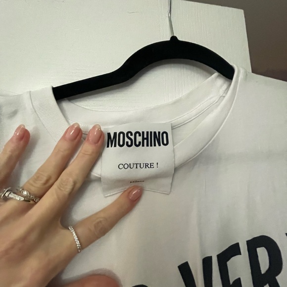 Love Moschino perfect condition boxy t-shirt. - Picture 3 of 3